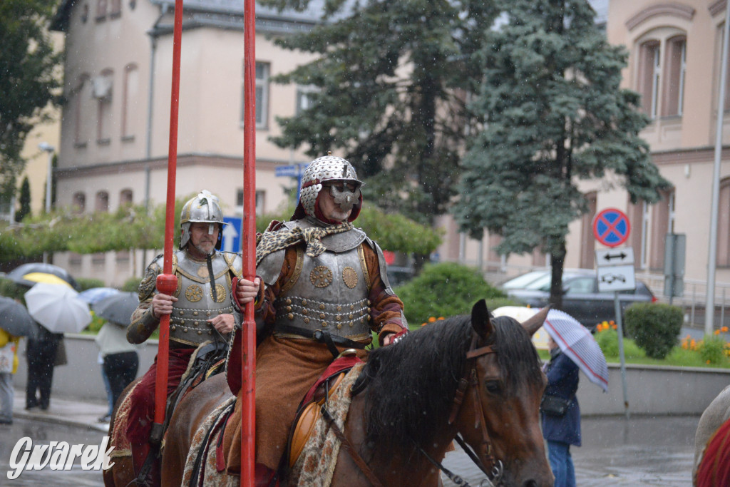 Gwarki 2025. Pochód w deszczu (cz. historyczna)