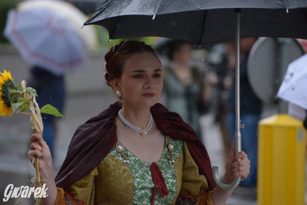 Gwarki 2025. Pochód w deszczu (cz. historyczna)