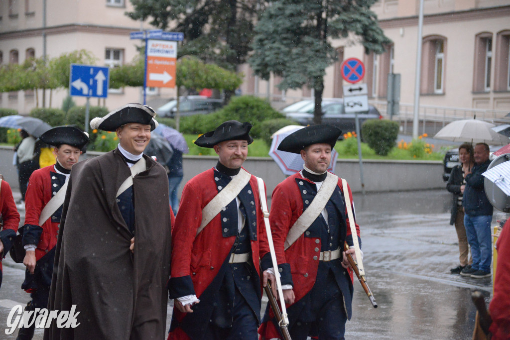 Gwarki 2025. Pochód w deszczu (cz. historyczna)