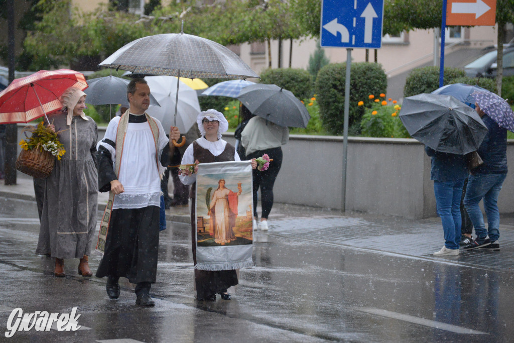 Gwarki 2025. Pochód w deszczu (cz. historyczna)