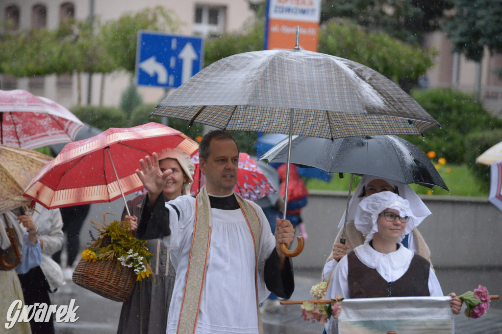 Gwarki 2025. Pochód w deszczu (cz. historyczna)