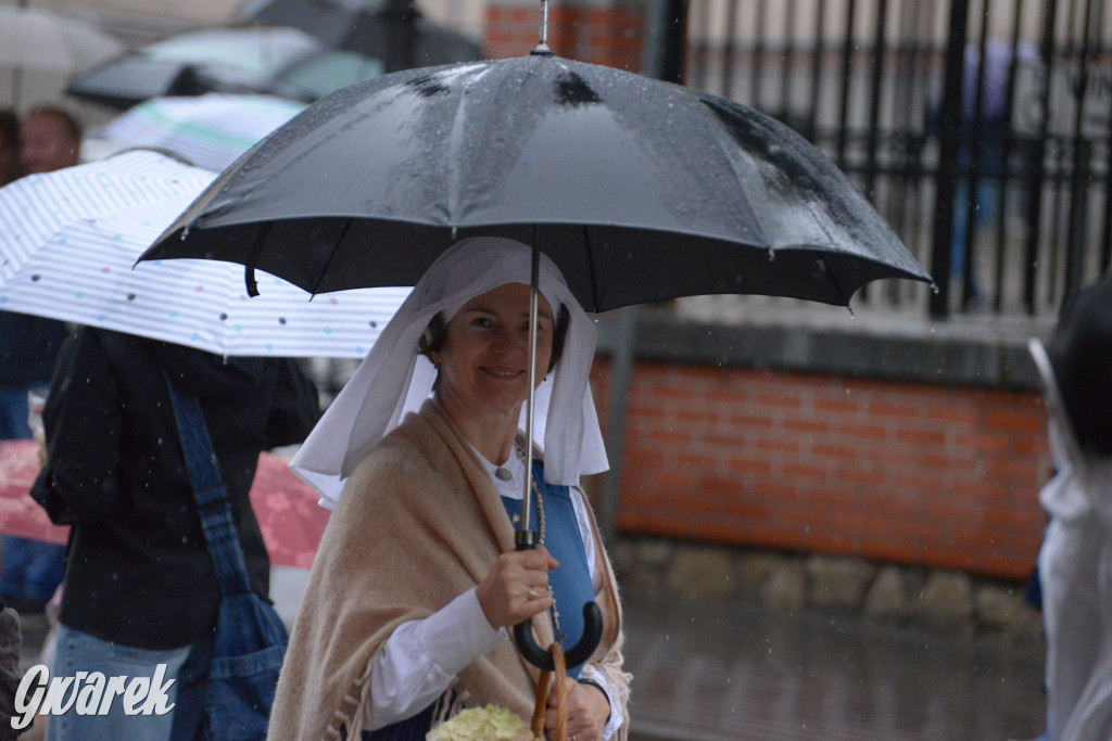 Gwarki 2025. Pochód w deszczu (cz. historyczna)