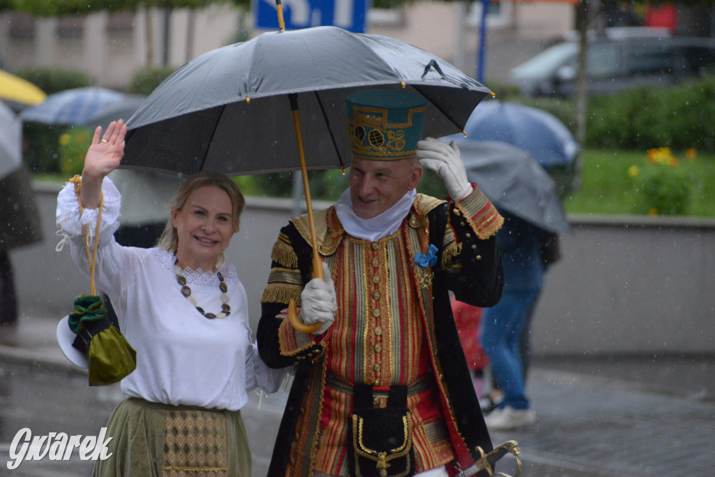 Gwarki 2025. Pochód w deszczu (cz. historyczna)