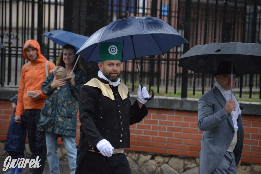 Gwarki 2025. Pochód w deszczu (cz. historyczna)