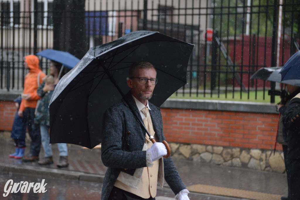 Gwarki 2025. Pochód w deszczu (cz. historyczna)