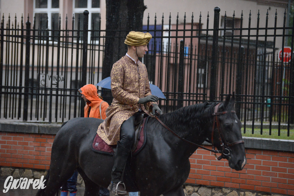 Gwarki 2025. Pochód w deszczu (cz. historyczna)