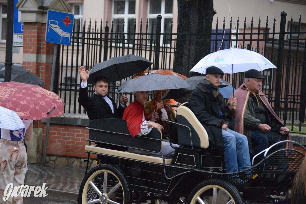 Gwarki 2025. Pochód w deszczu (cz. historyczna)