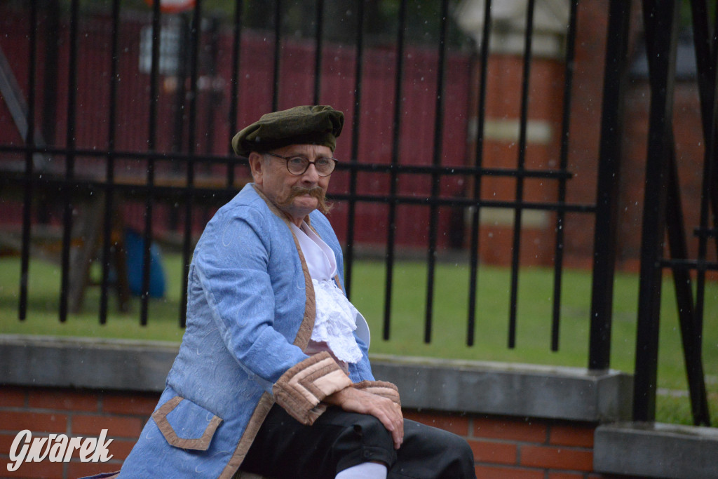 Gwarki 2025. Pochód w deszczu (cz. historyczna)