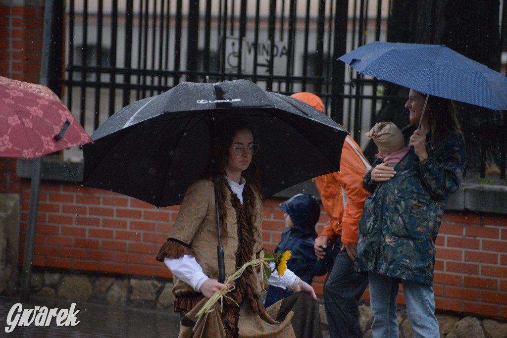 Gwarki 2025. Pochód w deszczu (cz. historyczna)