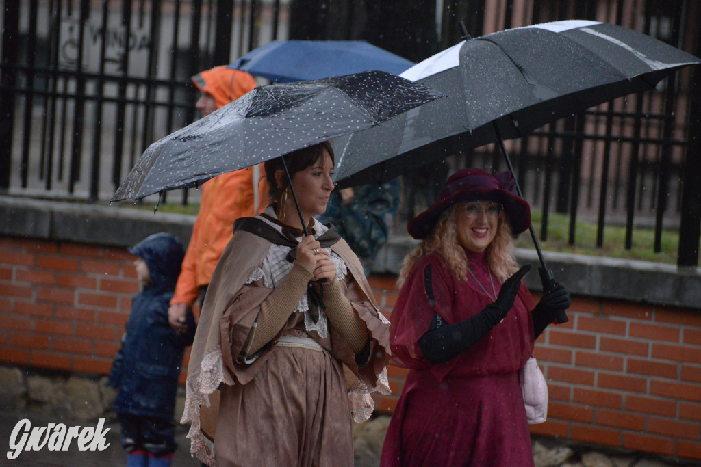 Gwarki 2025. Pochód w deszczu (cz. historyczna)