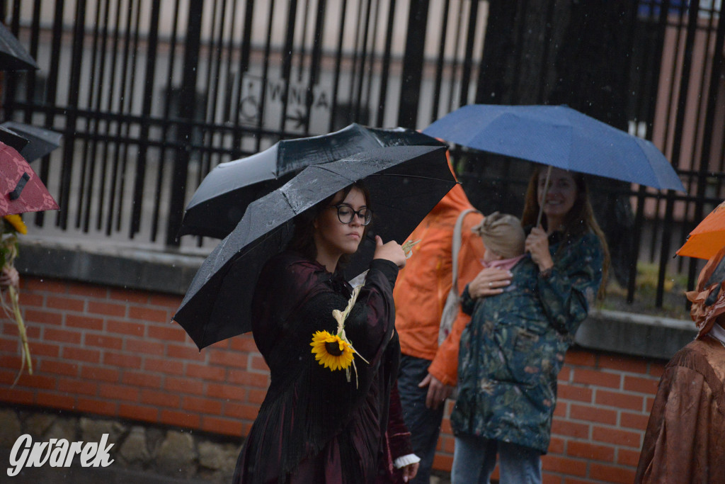 Gwarki 2025. Pochód w deszczu (cz. historyczna)