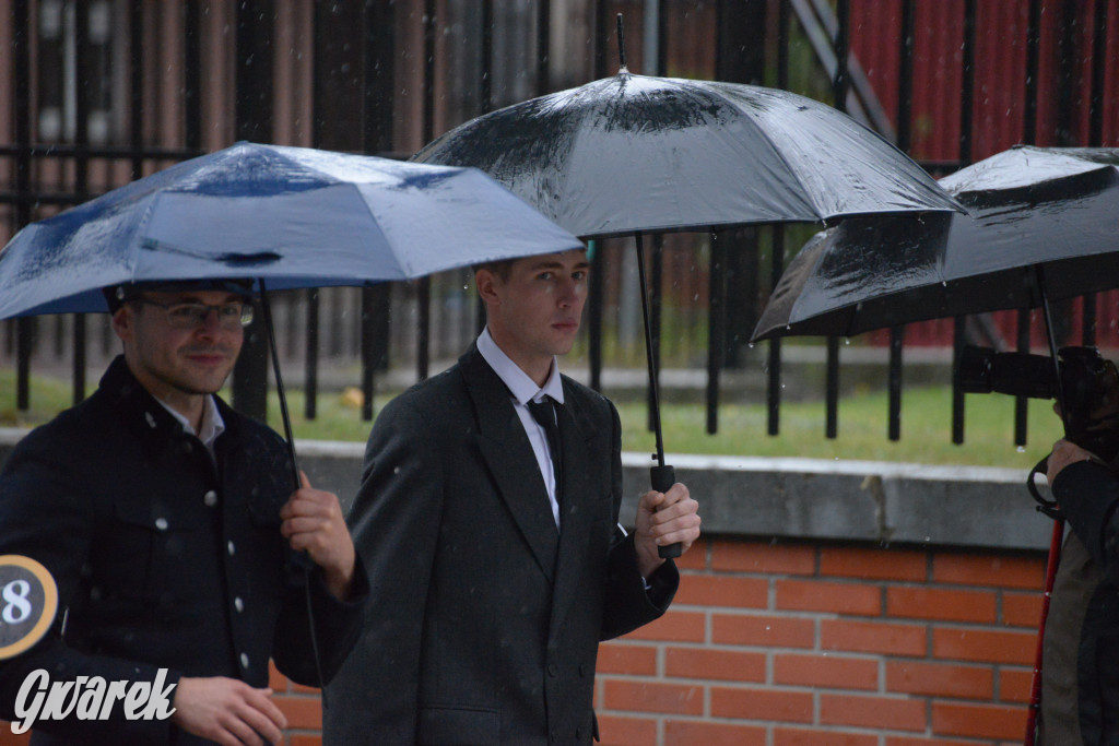 Gwarki 2025. Pochód w deszczu (cz. historyczna)