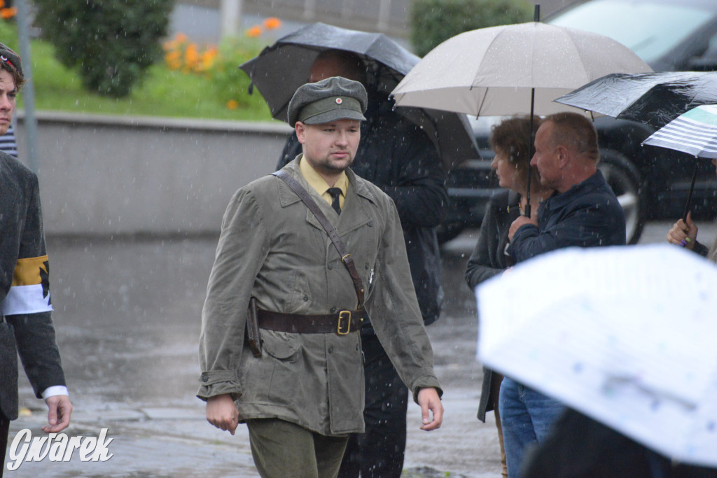 Gwarki 2025. Pochód w deszczu (cz. historyczna)