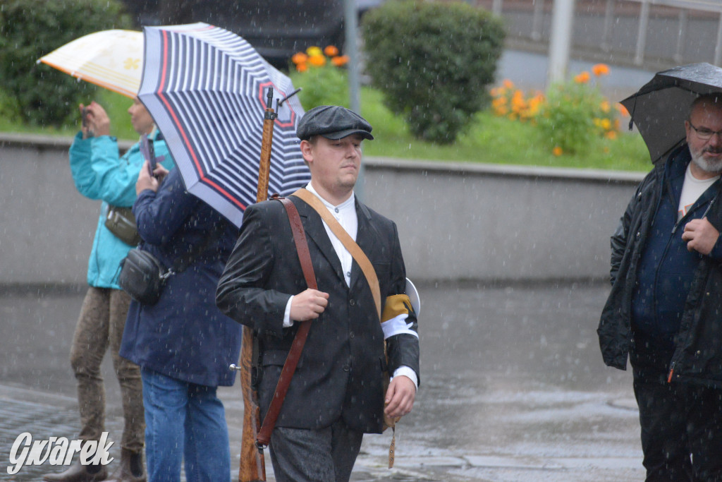 Gwarki 2025. Pochód w deszczu (cz. historyczna)