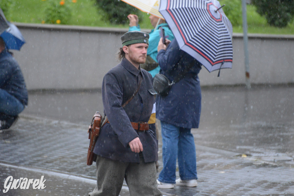 Gwarki 2025. Pochód w deszczu (cz. historyczna)