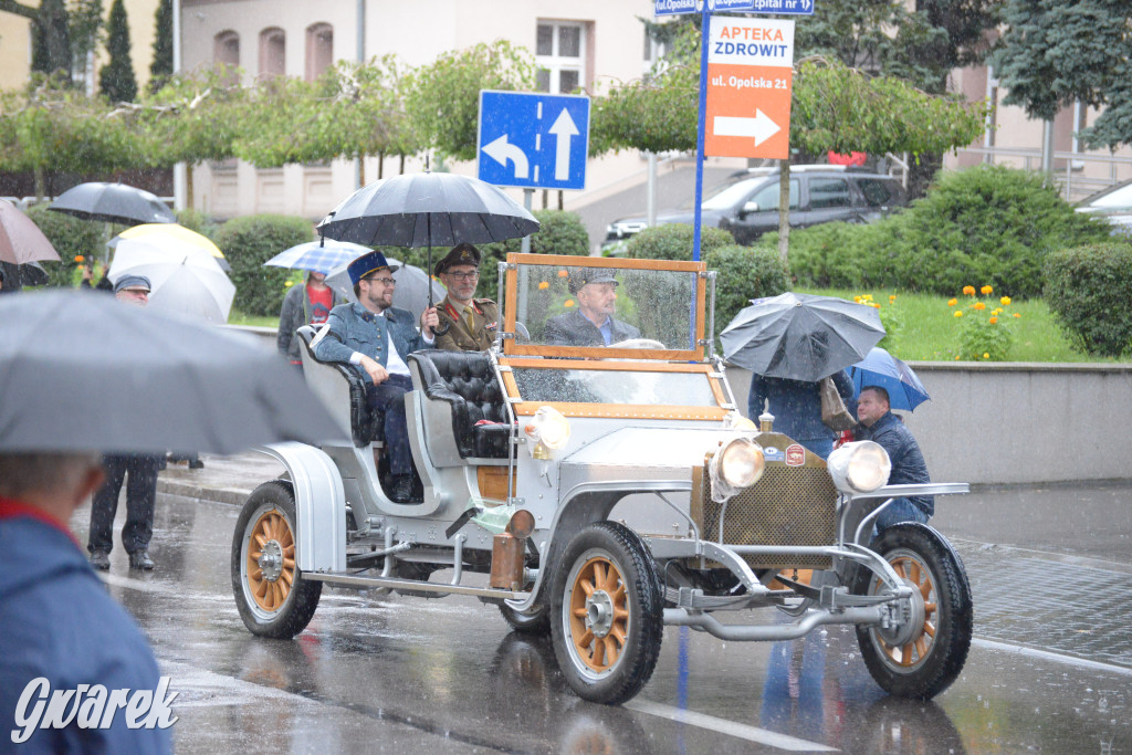 Gwarki 2025. Pochód w deszczu (cz. historyczna)