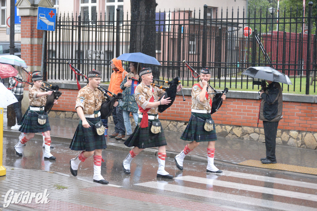 Gwarki 2025. Pochód w deszczu (cz. historyczna)