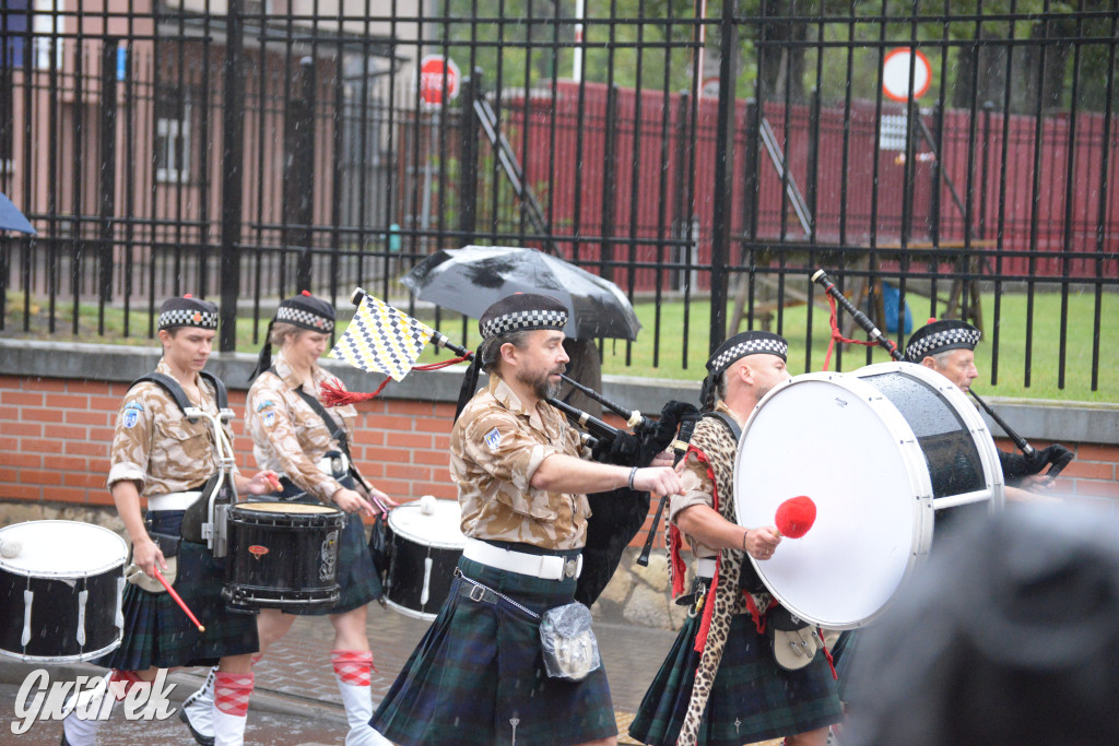 Gwarki 2025. Pochód w deszczu (cz. historyczna)