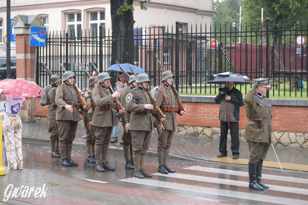 Gwarki 2025. Pochód w deszczu (cz. historyczna)