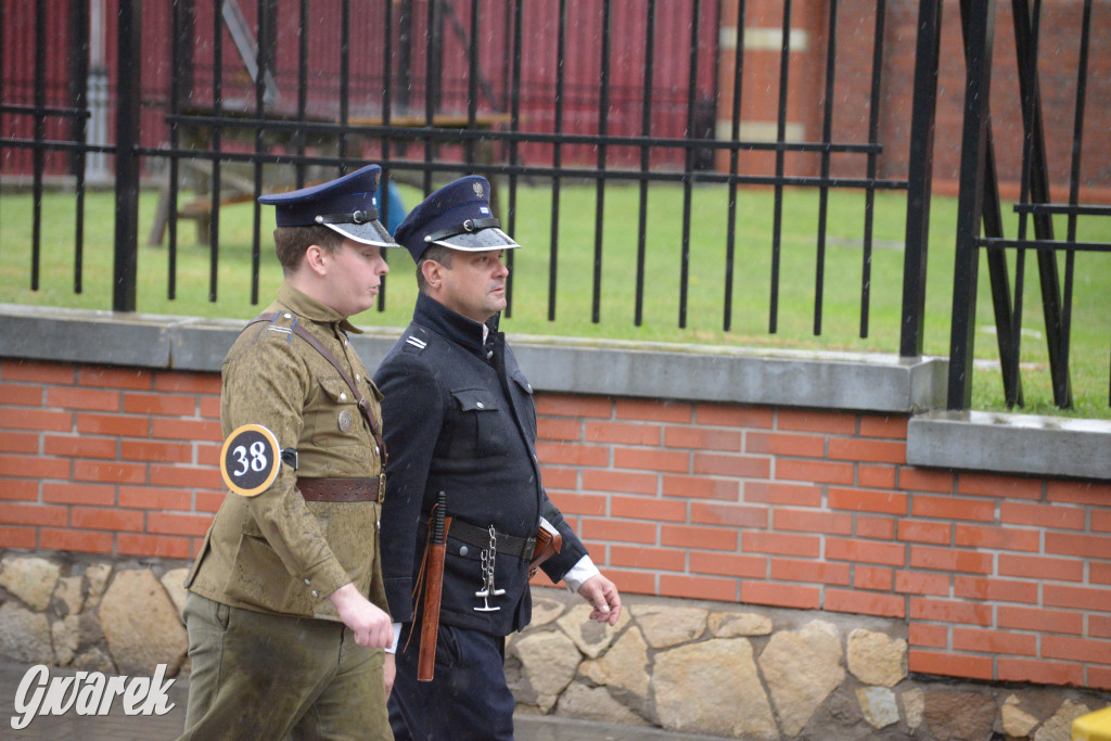 Gwarki 2025. Pochód w deszczu (cz. historyczna)