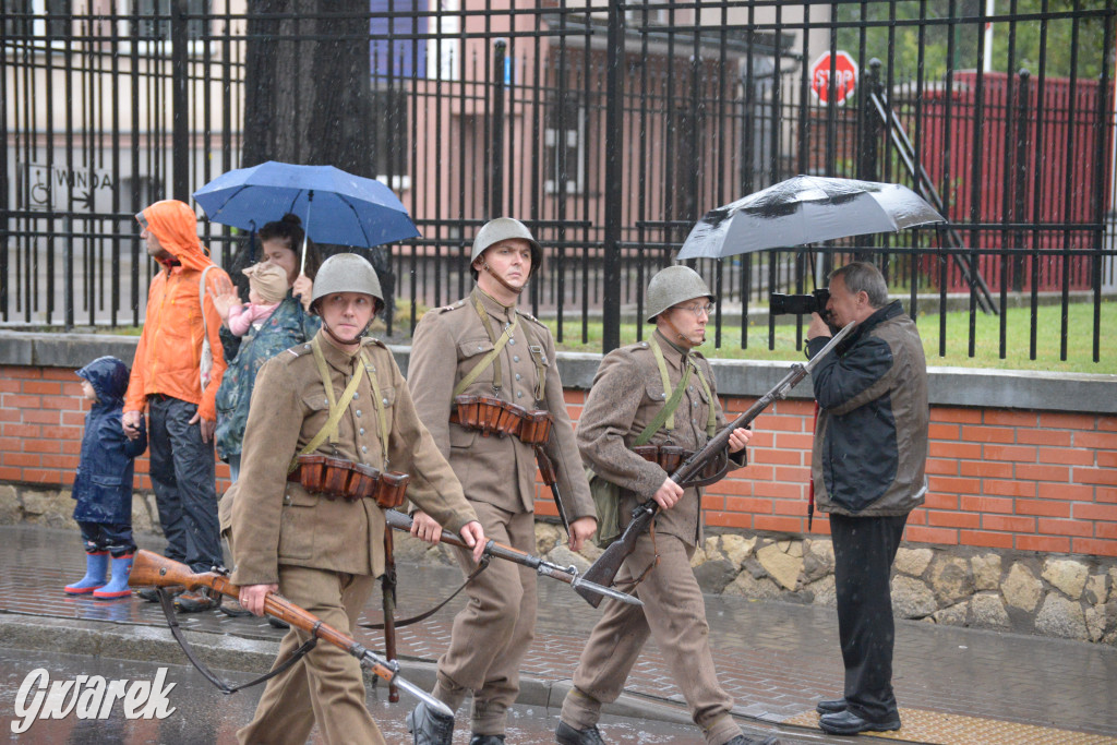 Gwarki 2025. Pochód w deszczu (cz. historyczna)
