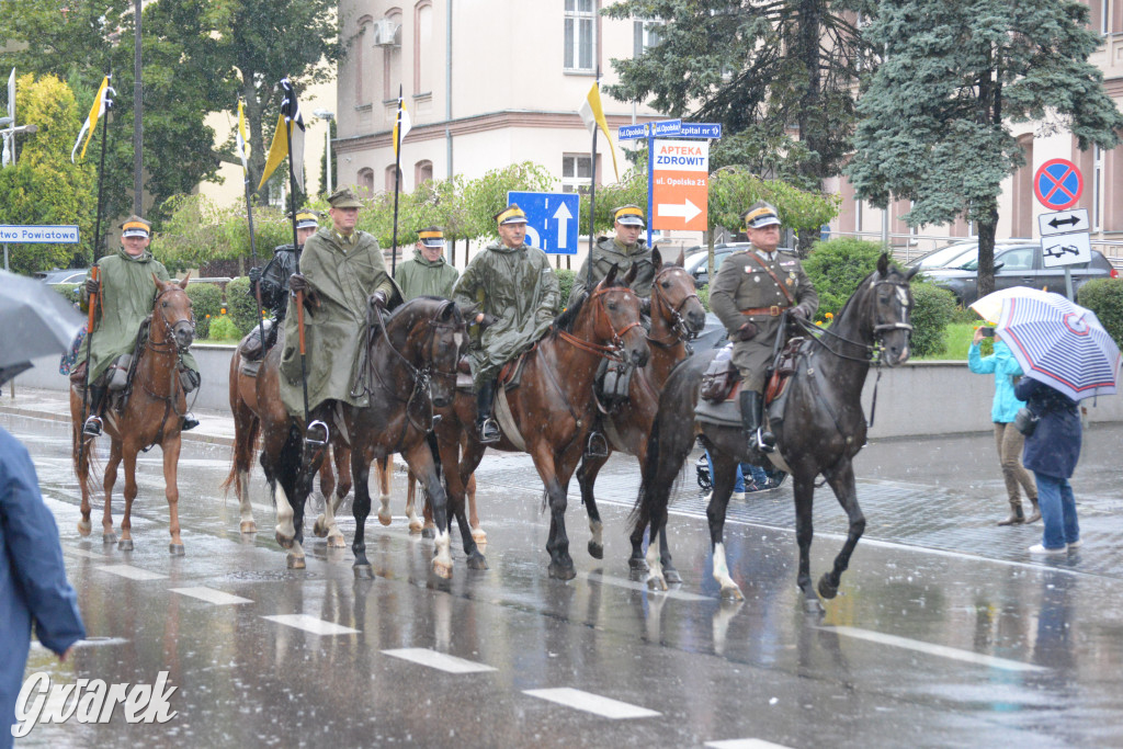 Gwarki 2025. Pochód w deszczu (cz. historyczna)