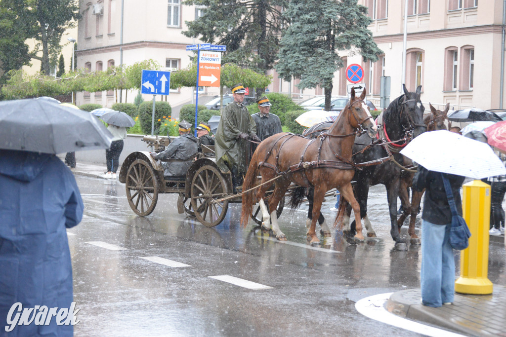 Gwarki 2025. Pochód w deszczu (cz. historyczna)