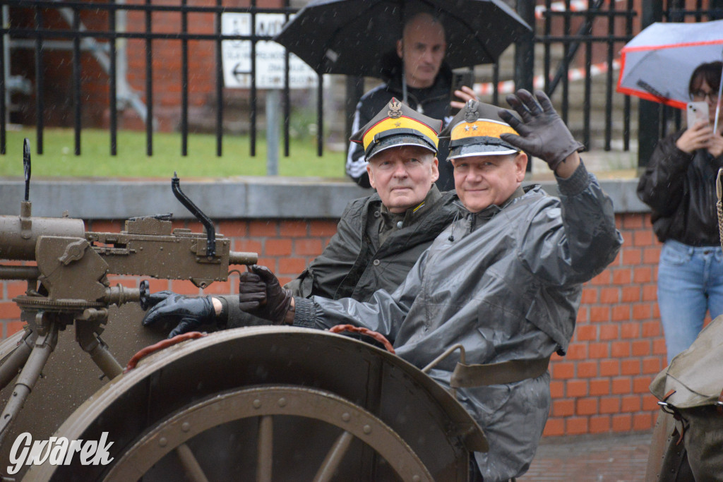 Gwarki 2025. Pochód w deszczu (cz. historyczna)