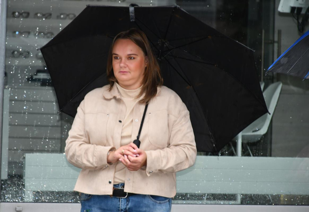 Z parasolami, w kurtkach przeciwdeszczowych  [FOTO]