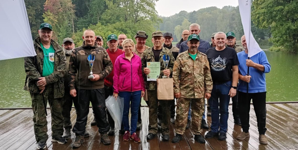 Świerklaniec. Najlepsi wędkarze nad stawem w parku