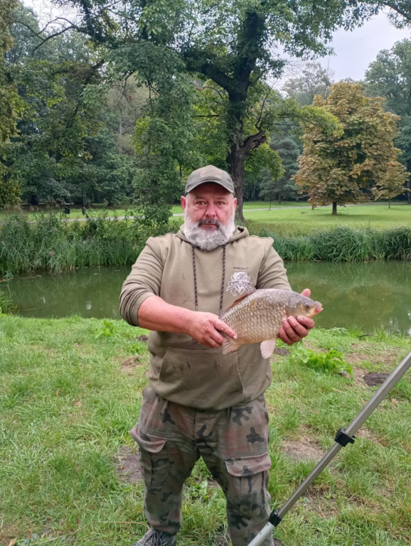 Świerklaniec. Najlepsi wędkarze nad stawem w parku