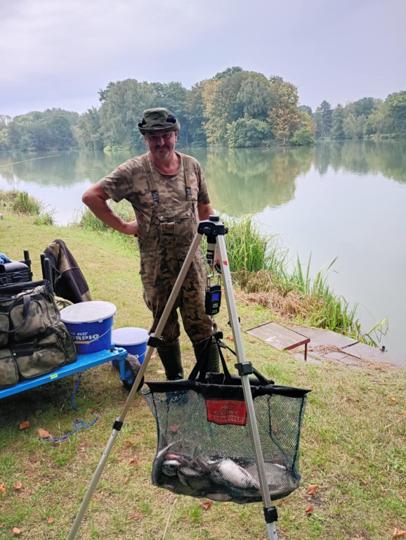 Świerklaniec. Najlepsi wędkarze nad stawem w parku