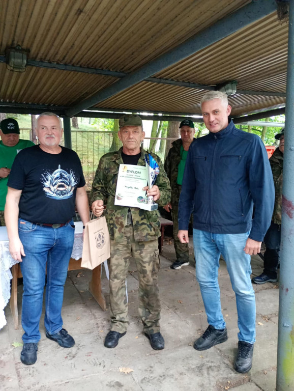 Świerklaniec. Najlepsi wędkarze nad stawem w parku