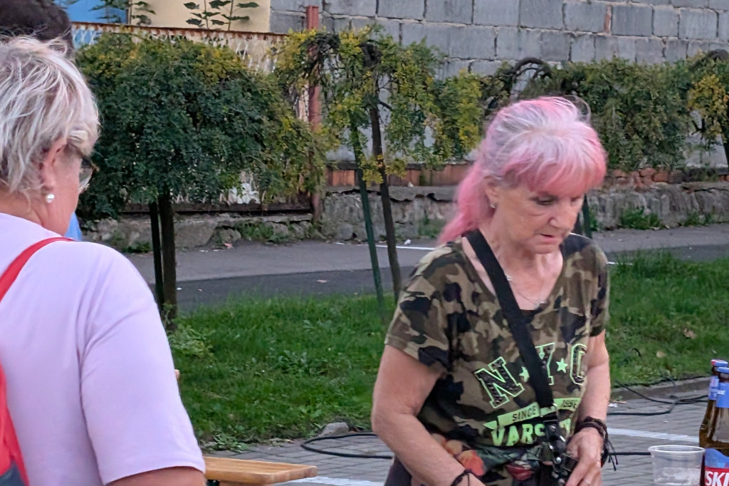 Tarnowskie Góry. Potańcówka pod chmurką przy hali