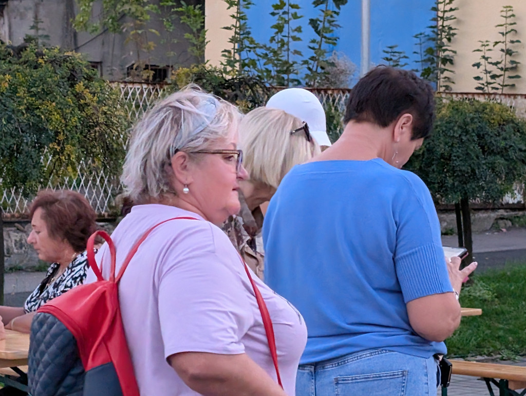 Tarnowskie Góry. Potańcówka pod chmurką przy hali