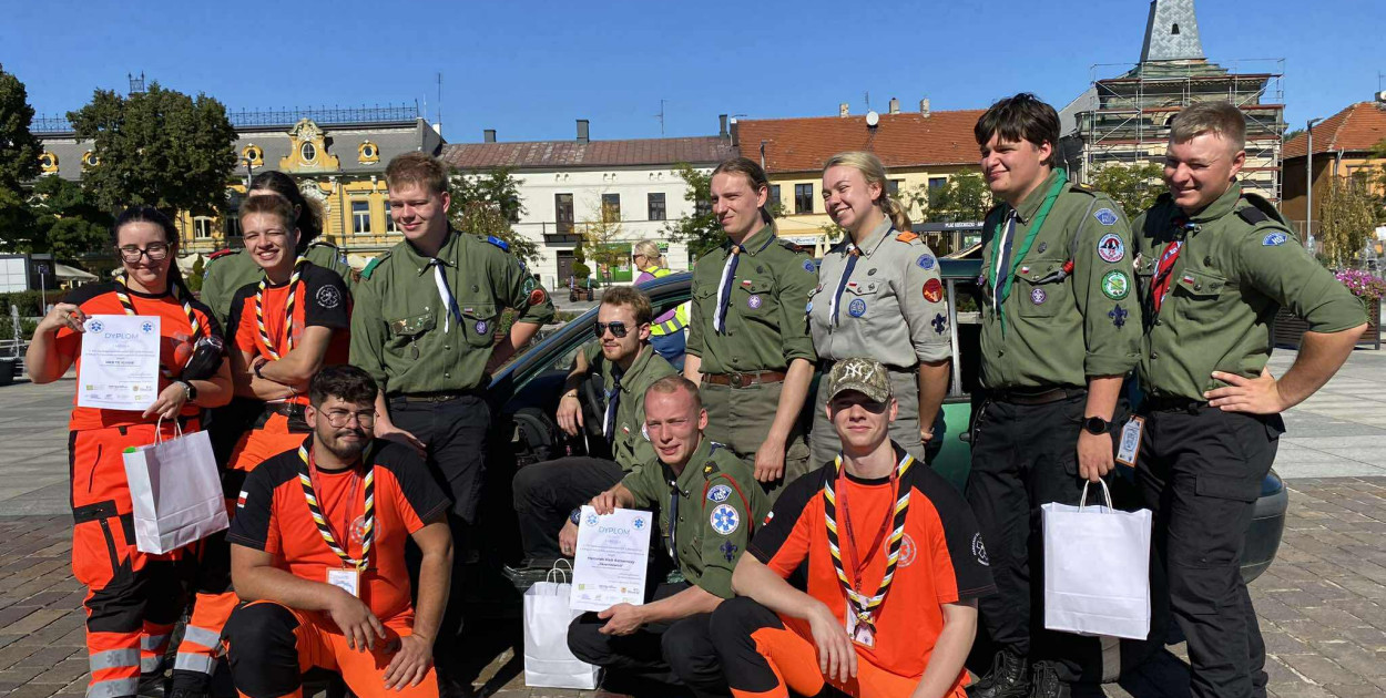 Harcerze i strażacy w akcji pierwszej pomocy