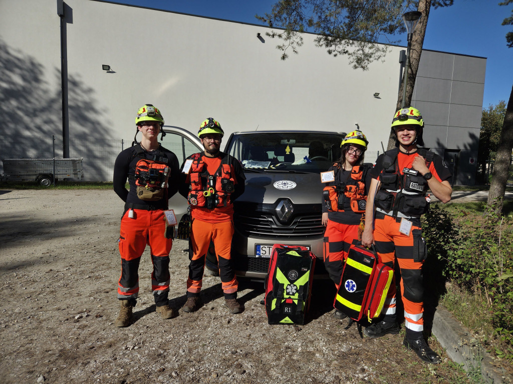 Harcerze i strażacy w akcji pierwszej pomocy