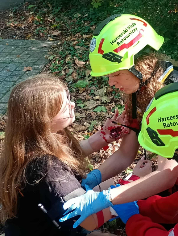 Harcerze i strażacy w akcji pierwszej pomocy