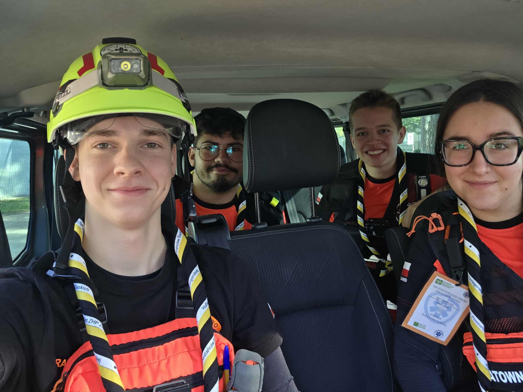 Harcerze i strażacy w akcji pierwszej pomocy