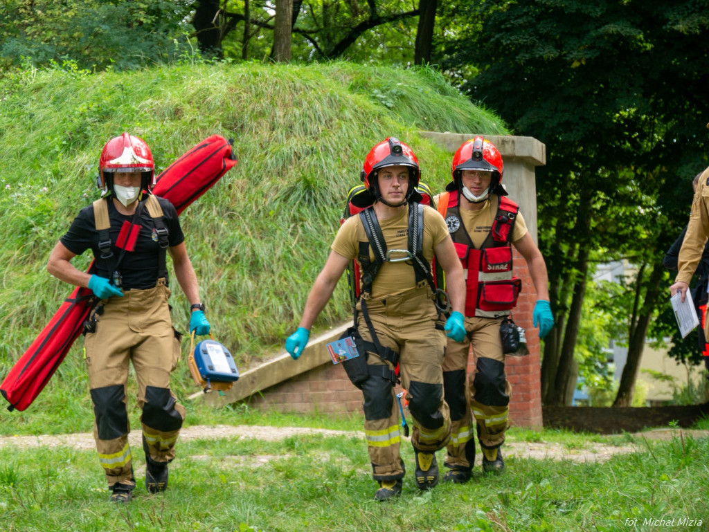 Harcerze i strażacy w akcji pierwszej pomocy
