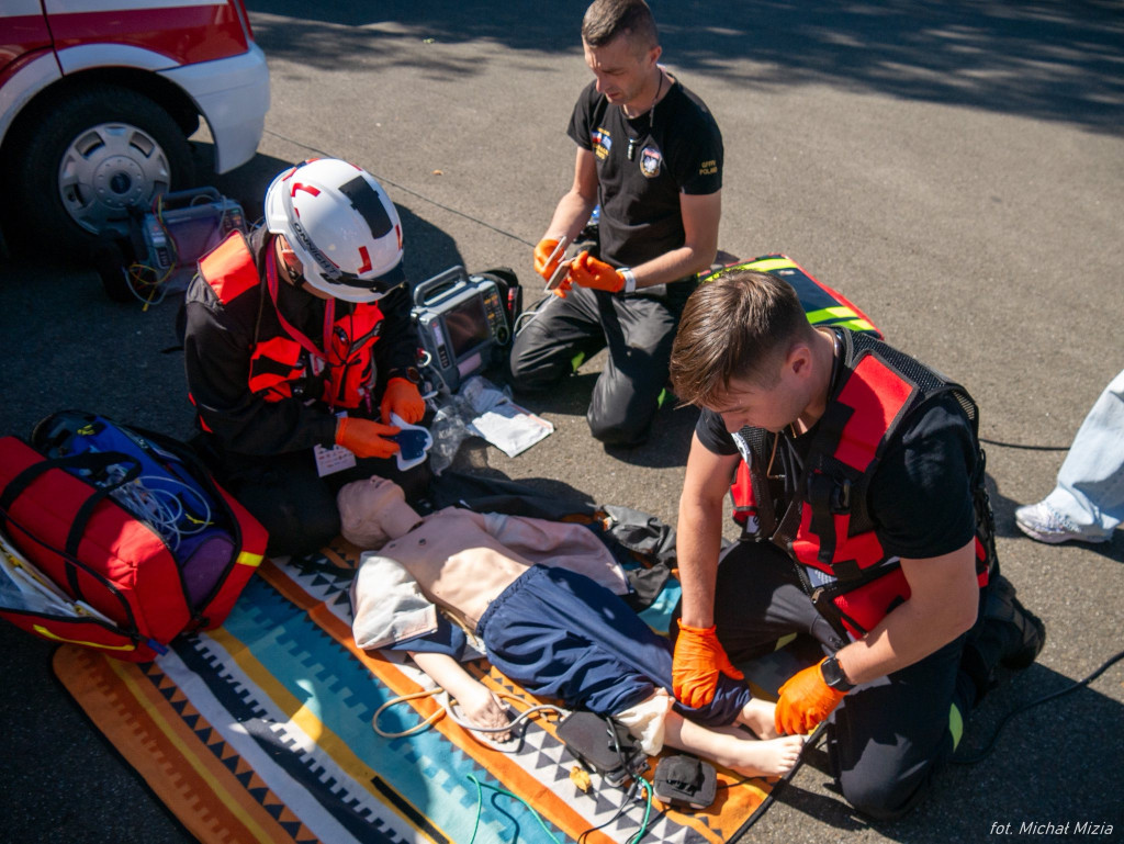 Harcerze i strażacy w akcji pierwszej pomocy