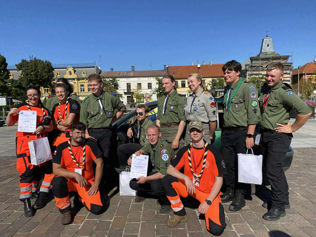 Harcerze i strażacy w akcji pierwszej pomocy