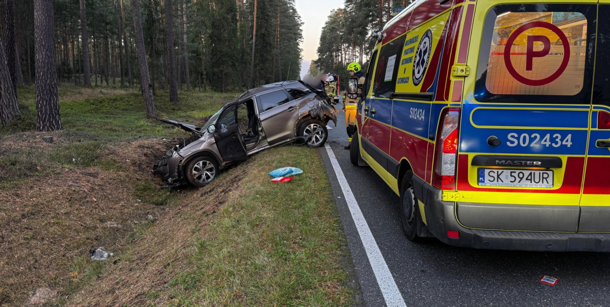 Wypadek koło Tworoga. Dachowanie citroena