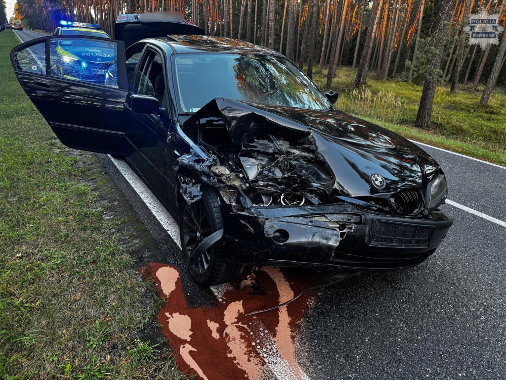 Wypadek koło Tworoga. Dachowanie citroena