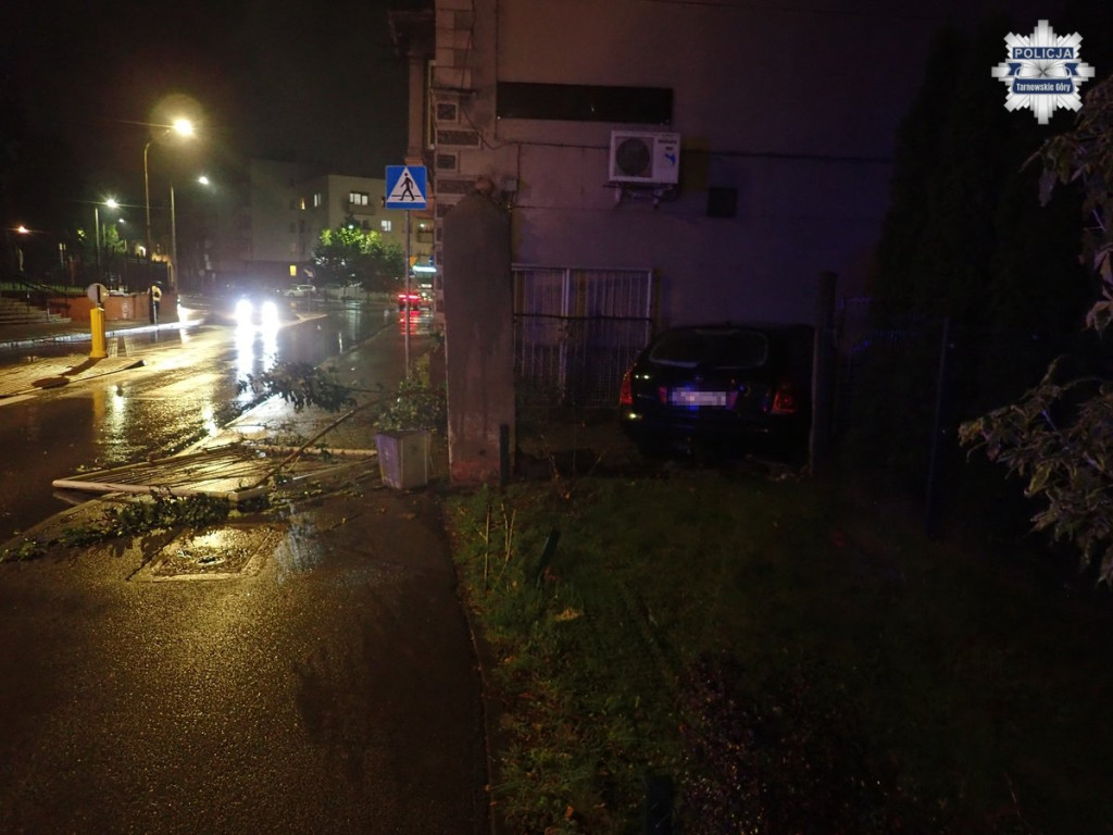 TG. Wjechał w płot przy Opolskiej. Miał ponad...