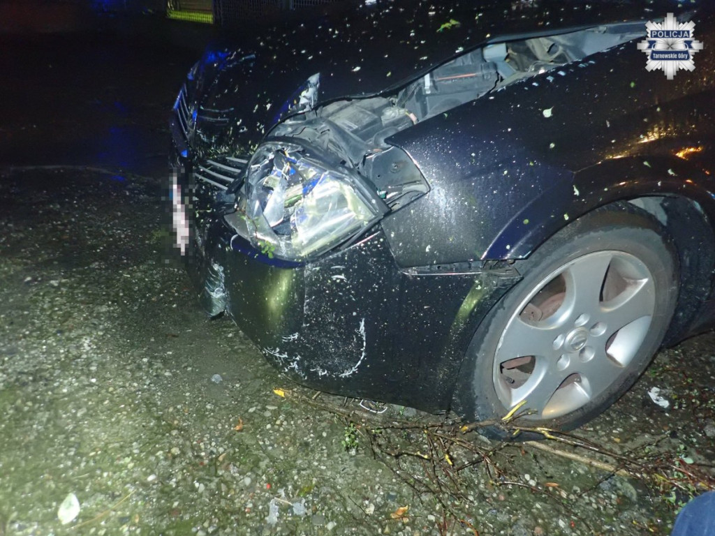 TG. Wjechał w płot przy Opolskiej. Miał ponad...