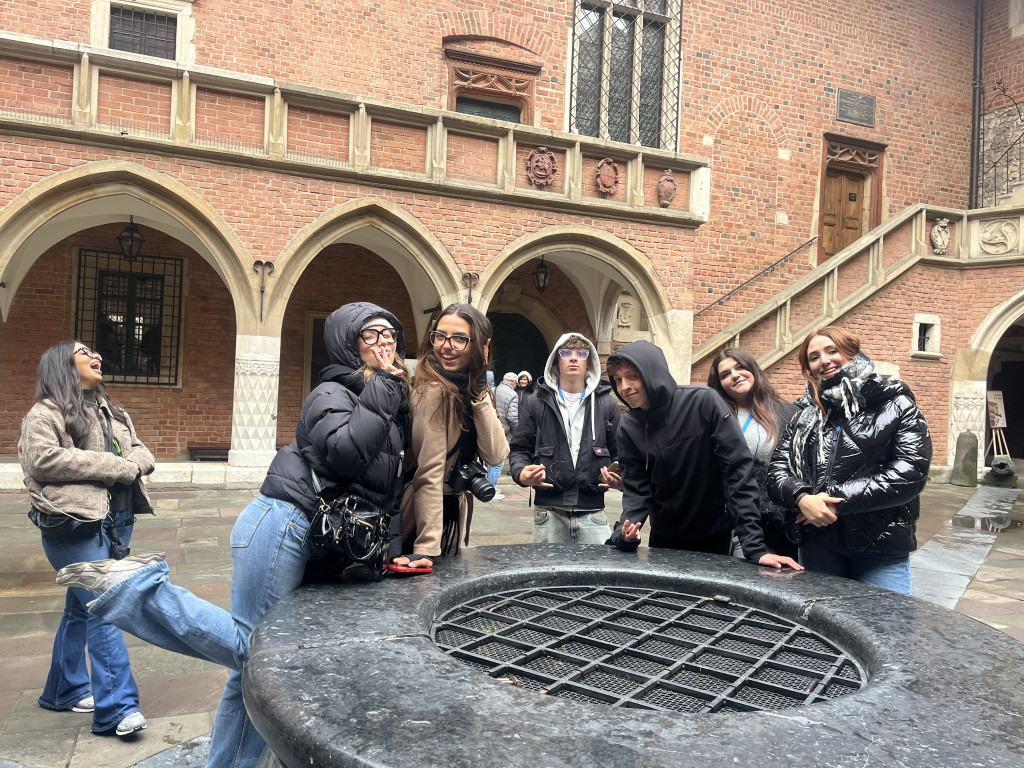 Włosi mówią, że Plastyk ma świetną pracownię krawiecką