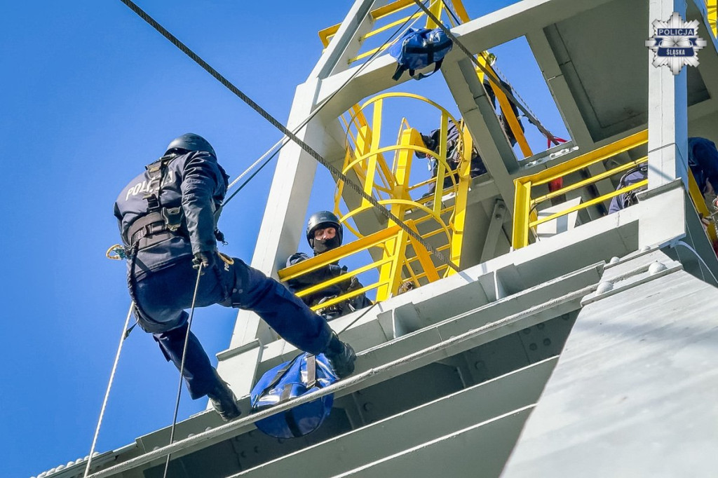 Tarnowskie Góry. Brudna bomba i poszukiwany pilot drona