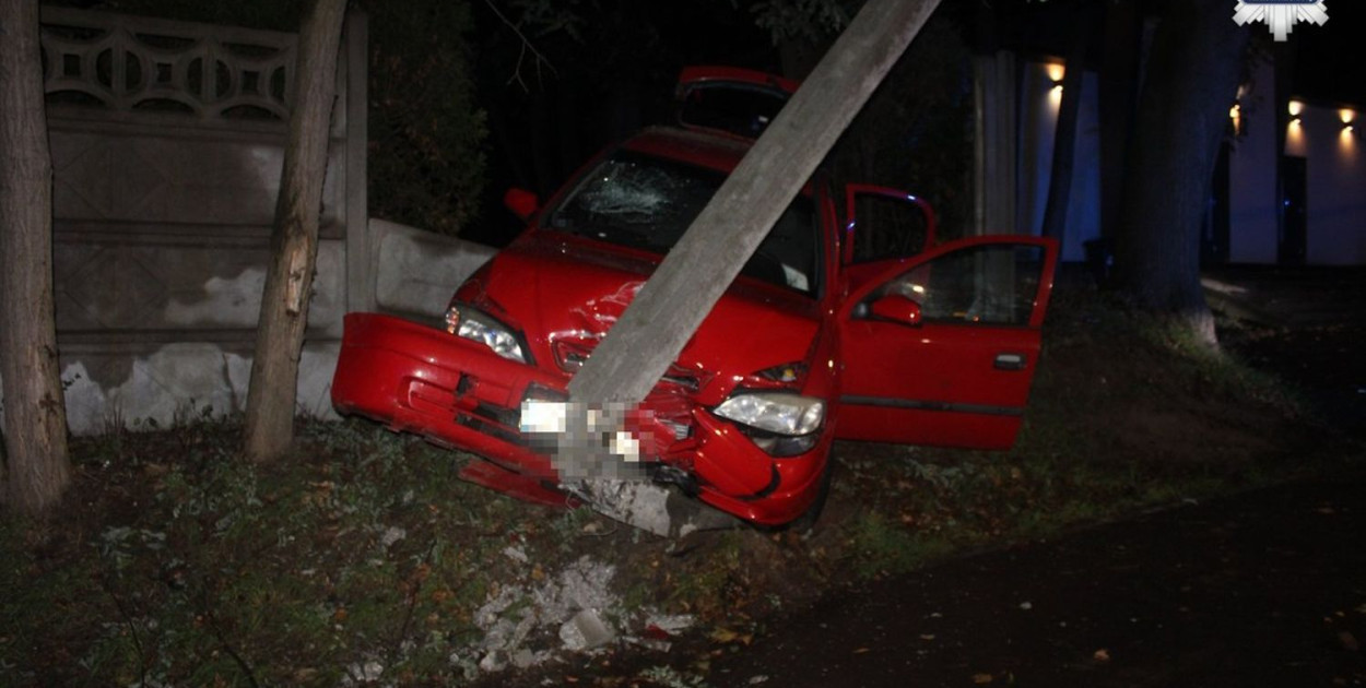 Tarnowskie Góry. Uderzył w słup i płot, potem uciekł