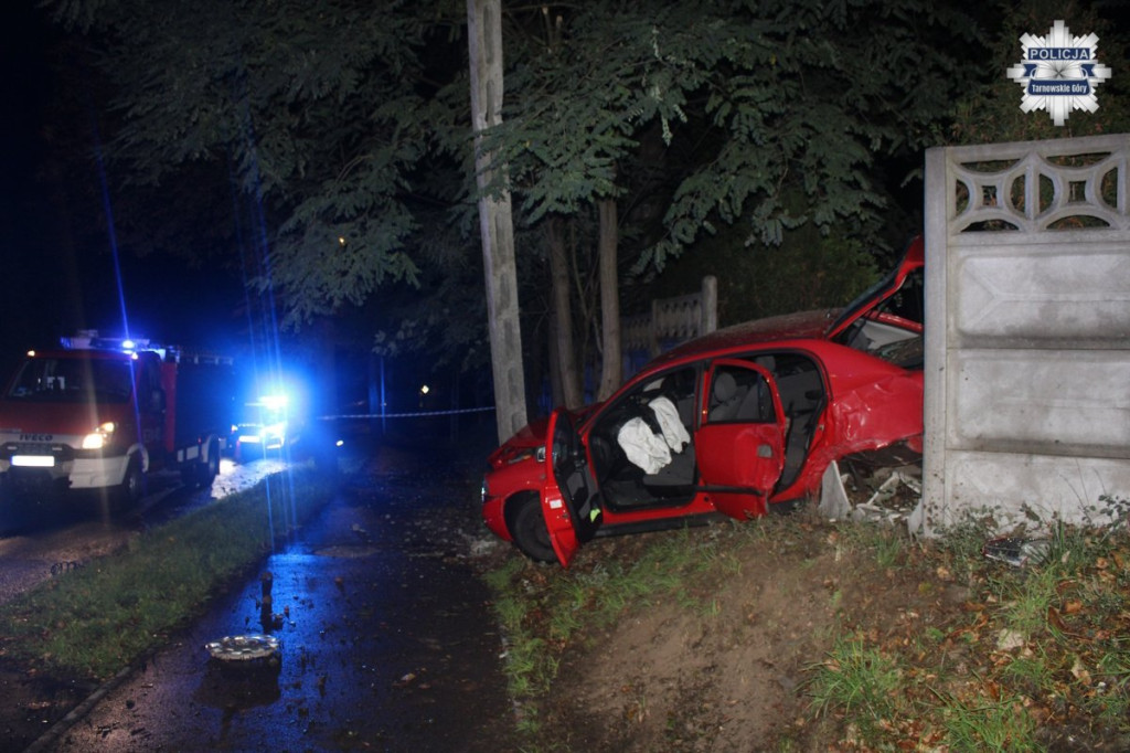 Tarnowskie Góry. Uderzył w słup i płot, potem uciekł